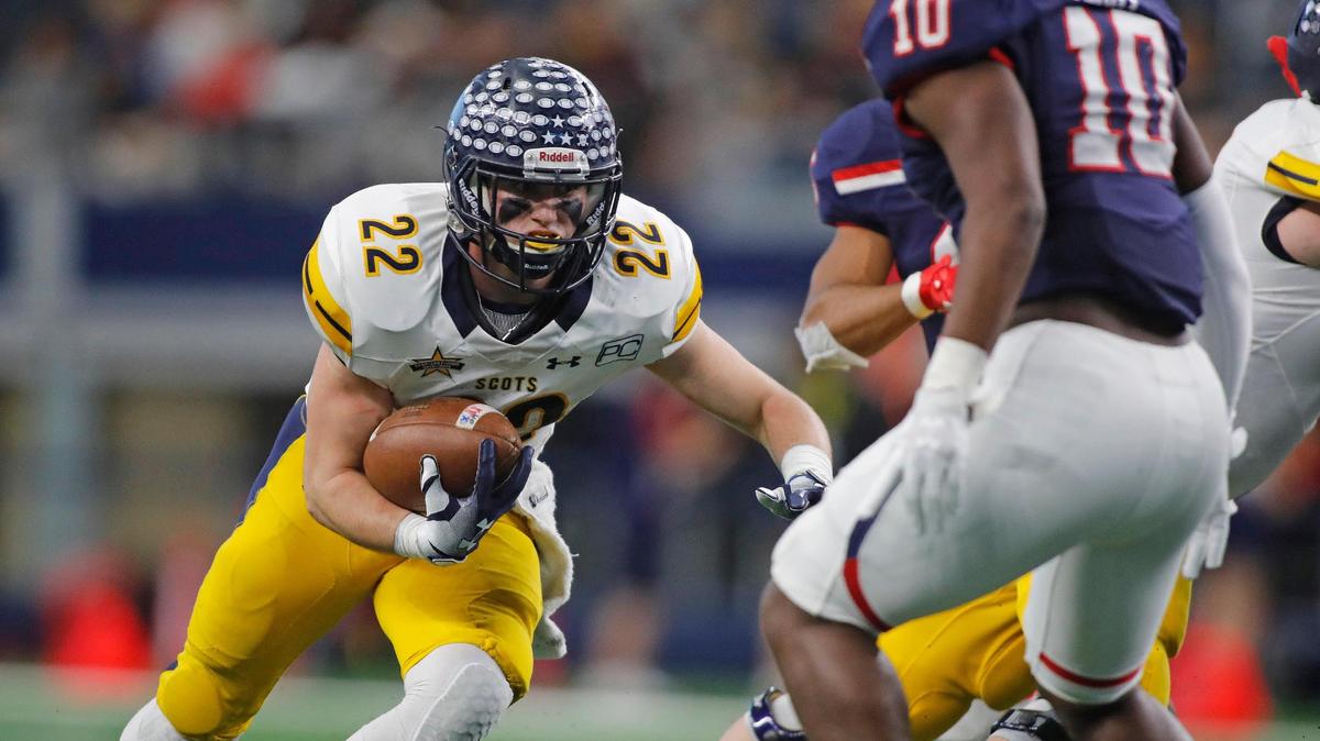 Highland Park running back Benner Page (22) looks for yardage around the side in the second half of a high school Class 5A Division I State Semifinals football playoff game at AT&T Stadium, Arlington, Texas, Saturday, Dec. 15, 2018. Highland Park won 43-21. (Star-Telegram Bob Booth)