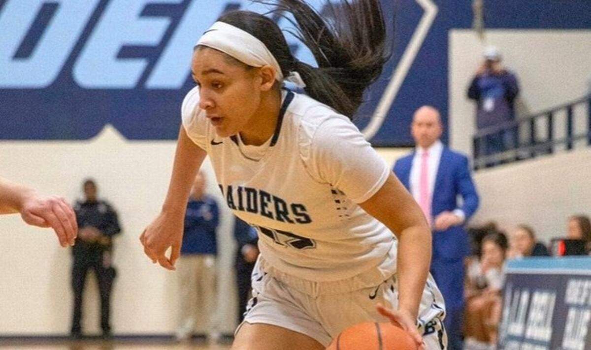 LD Bell guard Myra Gordon