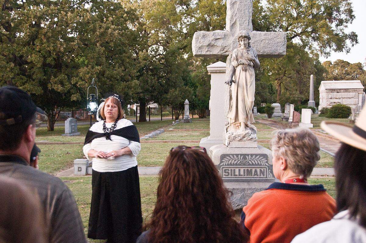 Loretta Hudson as the ghost of Ella Halsell Waggoner at the North Fort Worth Historical Society's “Saints and Sinners Tour” at Oakwood Cemetery on Oct. 30, 2010.