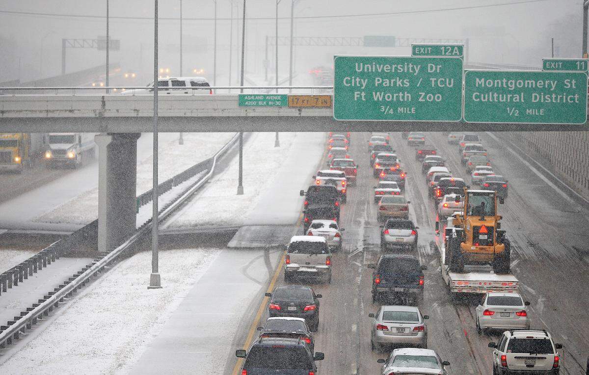 Traffic heading toward downtown Fort Worth stalls along east bound I30 Thursday morning, Feb. 11, 2010. Snow began falling early Thursday morning and is expected to continue all day.