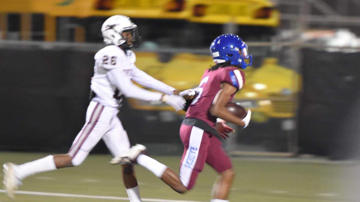 Cyndric Gilbert (15) running the ball downfield for a touchdown during a high school football game against Northside at Handley Field in Fort Worth, Texas Thursday, November 4, 2021. Southwest won 21-6. (Nang Sang/special to the Star-Telegram)