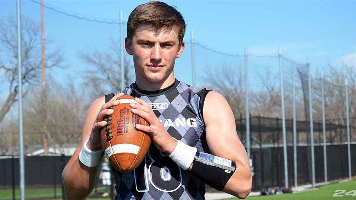 Weatherford quarterback Ken Seals recently took visits to TCU and Oklahoma State on back-to-back days.
