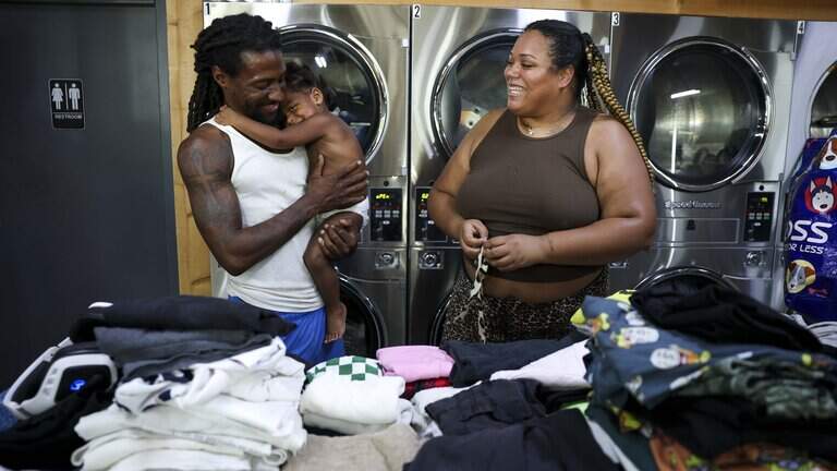 North Texas church helps families wash clothes for free
