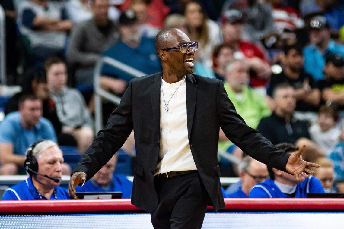 Dallas Madison coach Damien Mobley vs. Brock in the 3A title game, Saturday March 9, 2019.