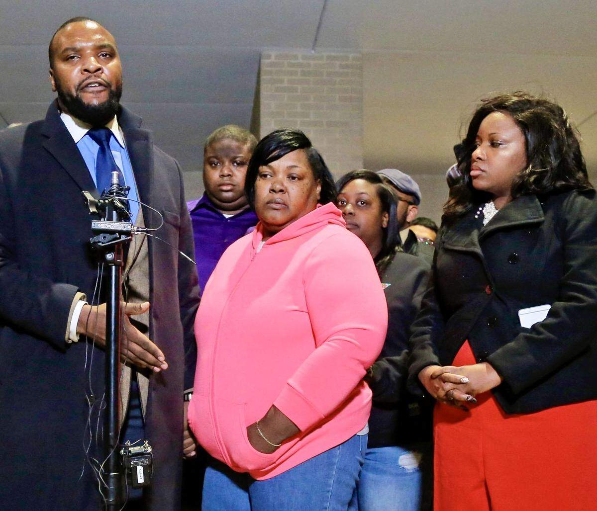 Attorney Lee Merritt, client Jacqueline Craig and fellow attorney Jasmine Crockett attend a protest at City Hall Jan. 9, 2017, over the discipline announced for Fort Worth officer William Martin, whose arrest of Craig and her daughter was caught on video that went viral on social media.