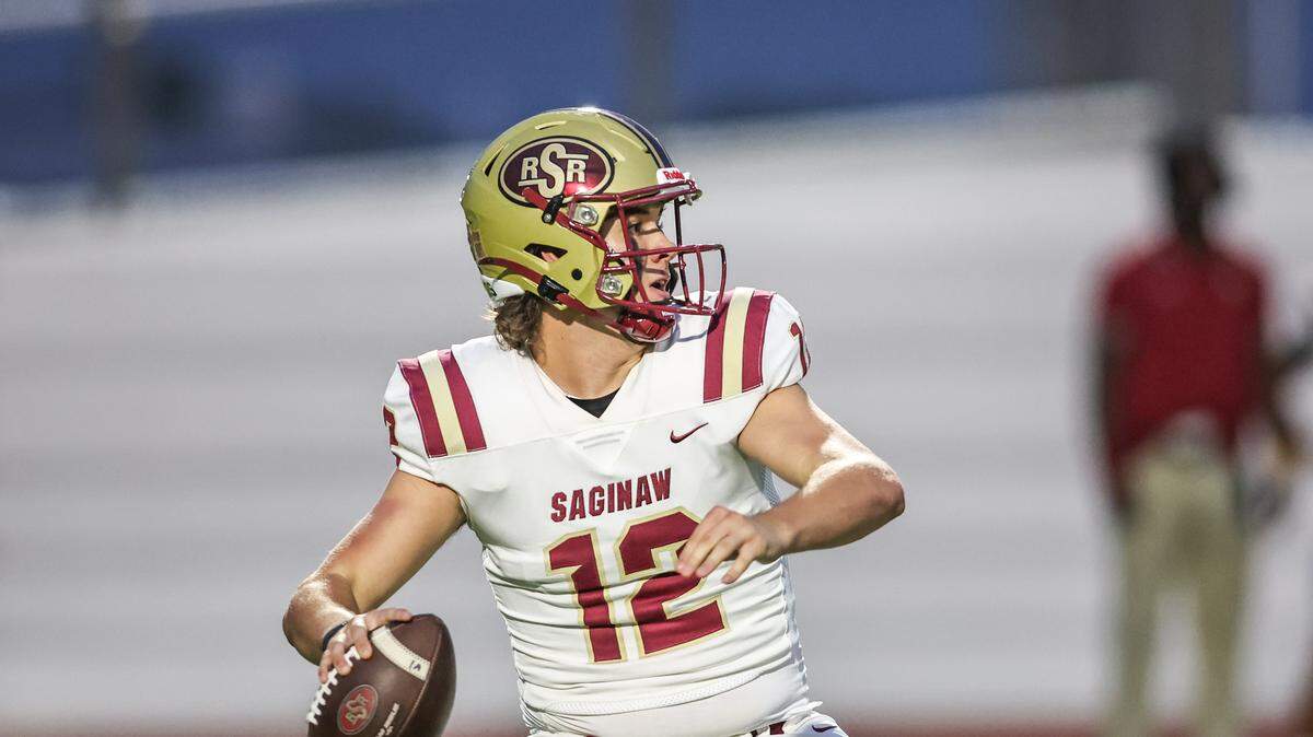Saginaw quarterback Joshua Greek throws the ball at Boswell Pioneer Stadium on Friday, Sept. 5, 2025.