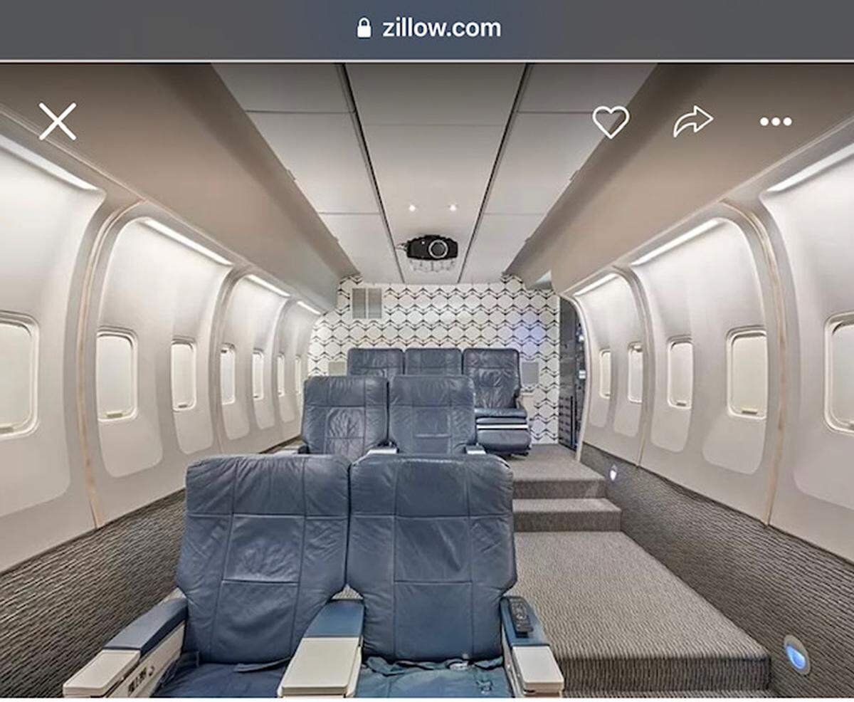 Airplane theater