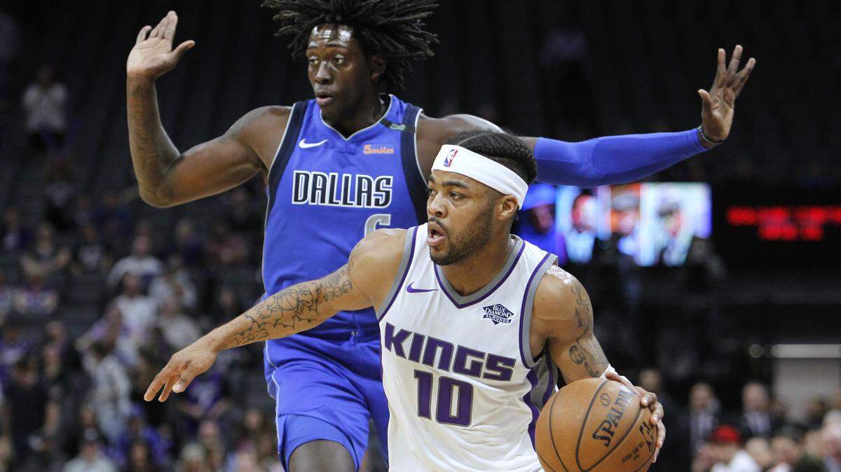 Sacramento guard Frank Mason III (10) drives around Mavericks forward Johnathan Motley during the second half of Tuesday's game in Sacramento, Calif.