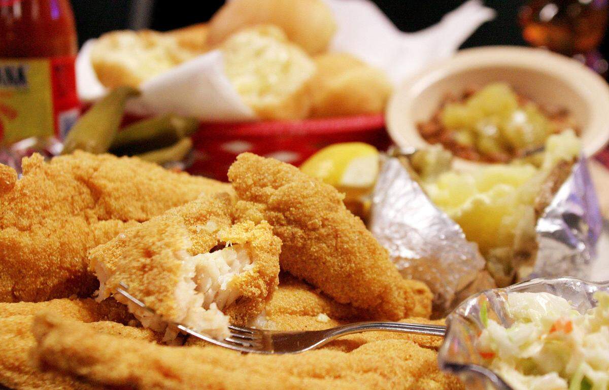 The Sam’s Catfish “big plate” of fried catfish with baked potato, cole slaw, pintos, green tomato relish and rolls, as seen Aug. 18, 2004.