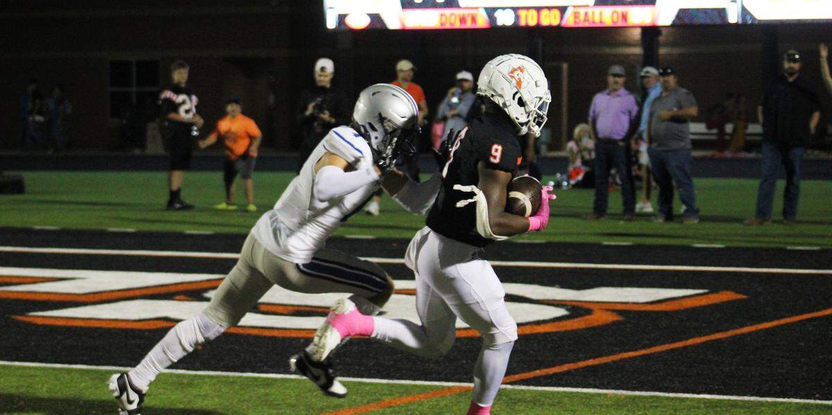 Aledo’s Ray Guillory catches a touchdown pass in the first quarter of Friday’s game against Burleson Centennial.