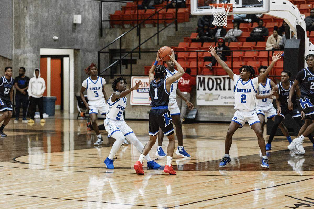 Eastern Hills boys basketball point guard Messiah Miller reads the defense against Fort Worth Dunbar on Thursday, Jan. 2, 2024.