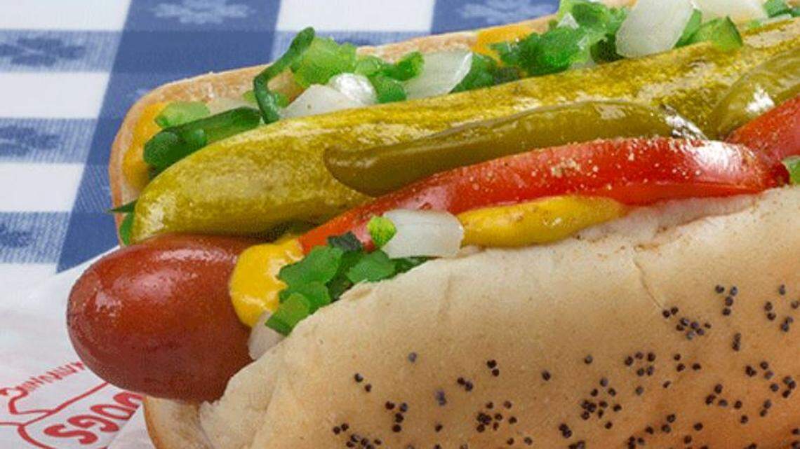 Portillo’s, a restaurant serving Chicago-style hot dogs, will have six locations from Denton to Fort Worth by 2024.