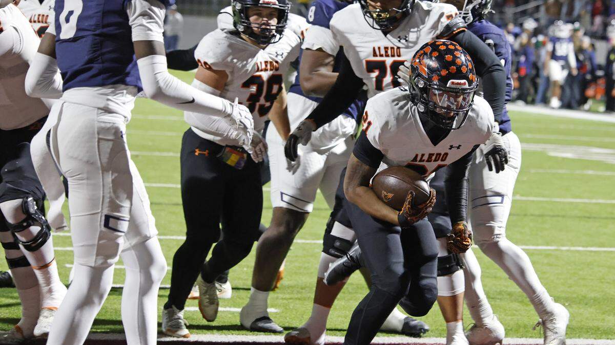 Aledo running back Kaden Winkfield scores against Denton Ryan in the first half of their Class 5A Division I state quarterfinal Dec. 5 at Northwest ISD Stadium.