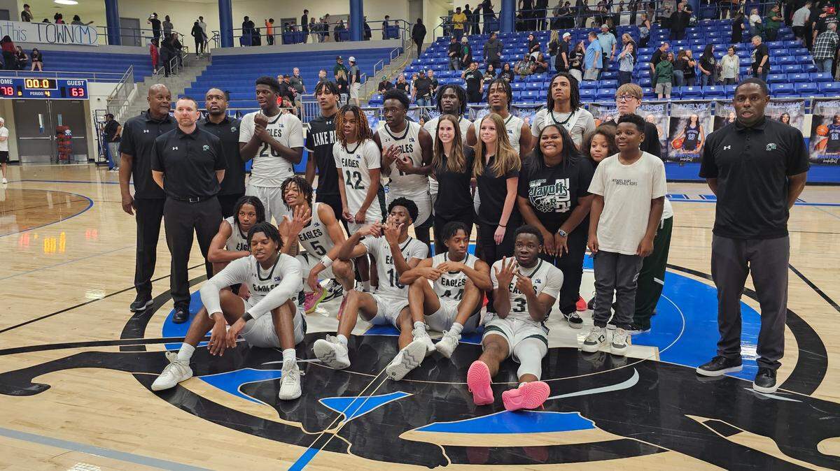 The Mansfield Lake Ridge boys basketball team is heading to the state basketball tournament in San Antonio.