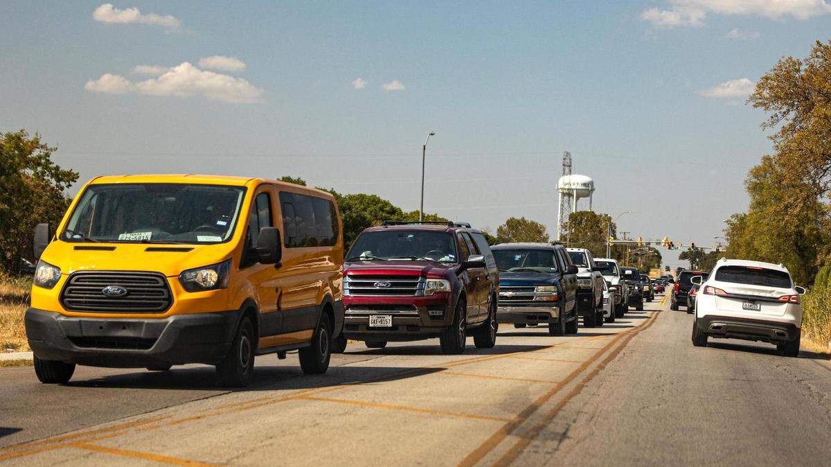 Traffic begins to pile up near Uplift Ascend Preparatory on Forest Hill Drive in Everman on Tuesday. People can spend up to 45 minutes in traffic during pick-up times.