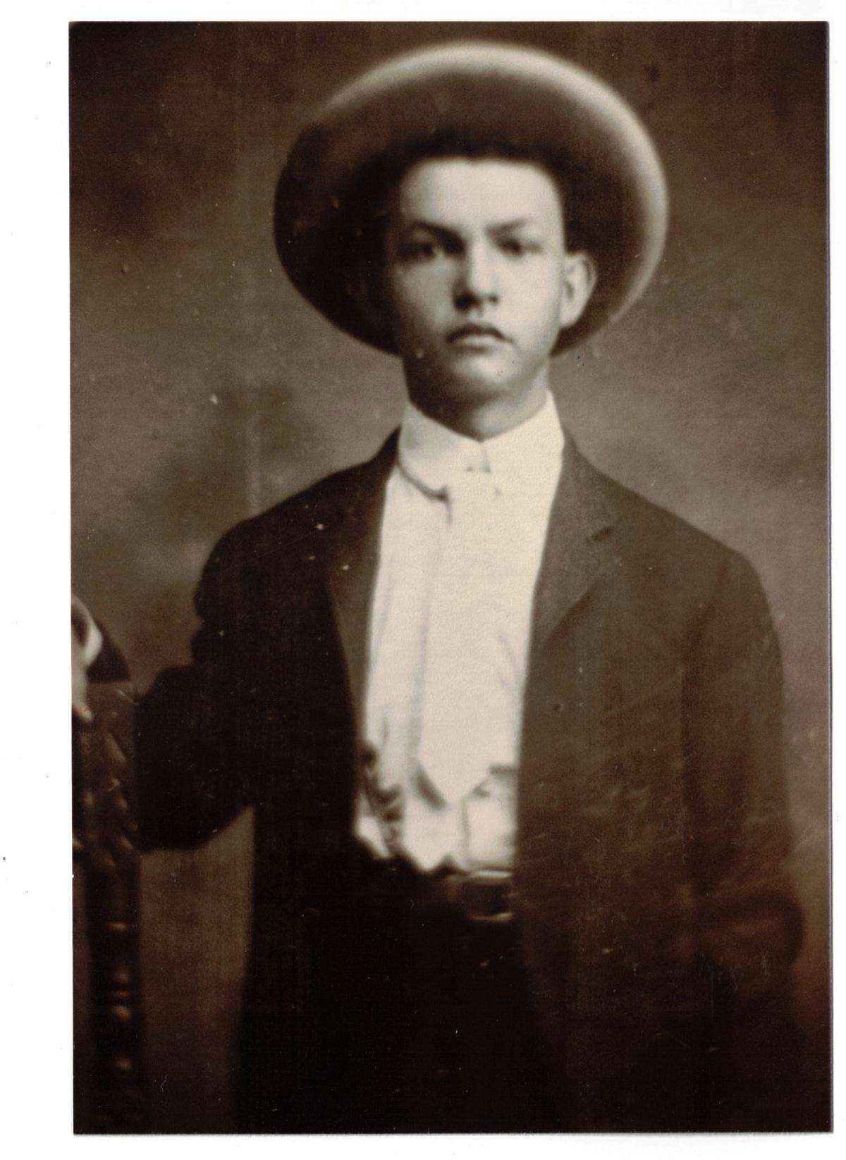 Dave Carshon, a Russian immigrant, was 15 when he arrived in Texas in 1905 and worked at the Fort Worth German Bakery.
