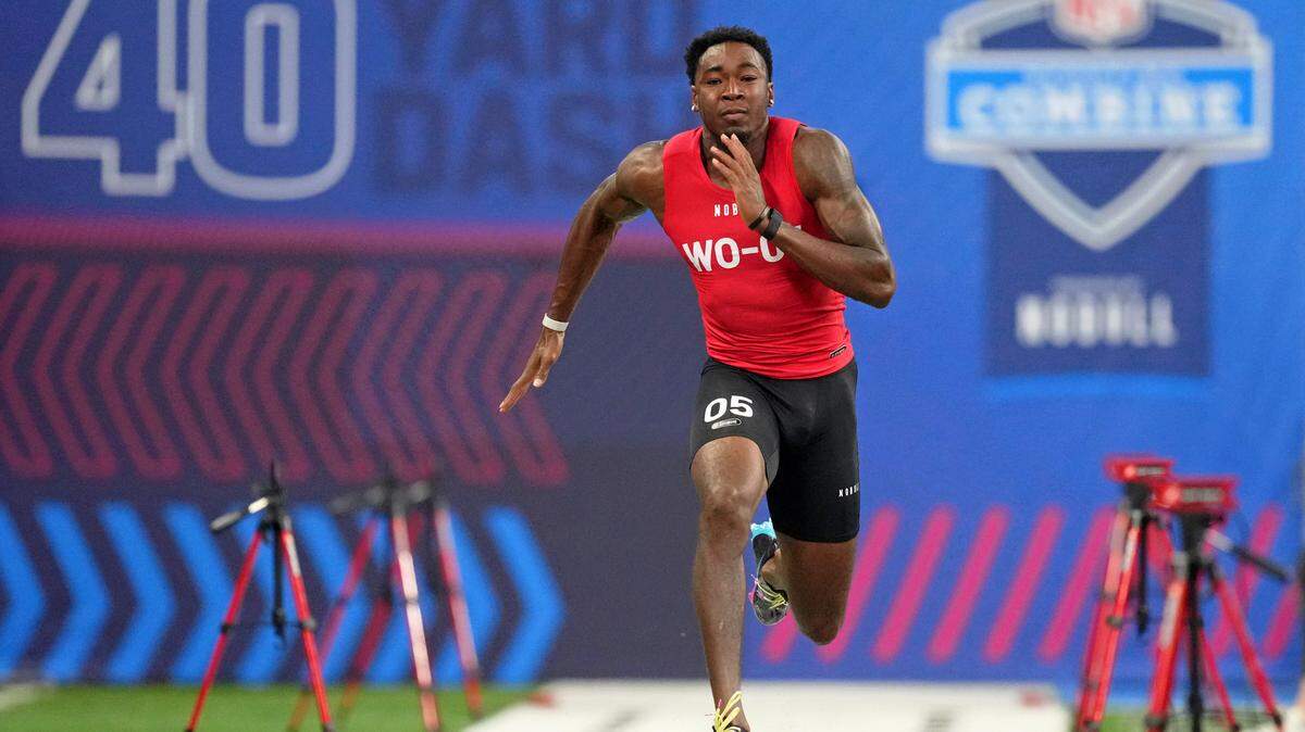 Mar 4, 2023; Indianapolis, IN, USA; South Carolina wide receiver Jalen Brooks (WO05) participates in the 40-yard dash at Lucas Oil Stadium. Mandatory Credit: Kirby Lee-USA TODAY Sports