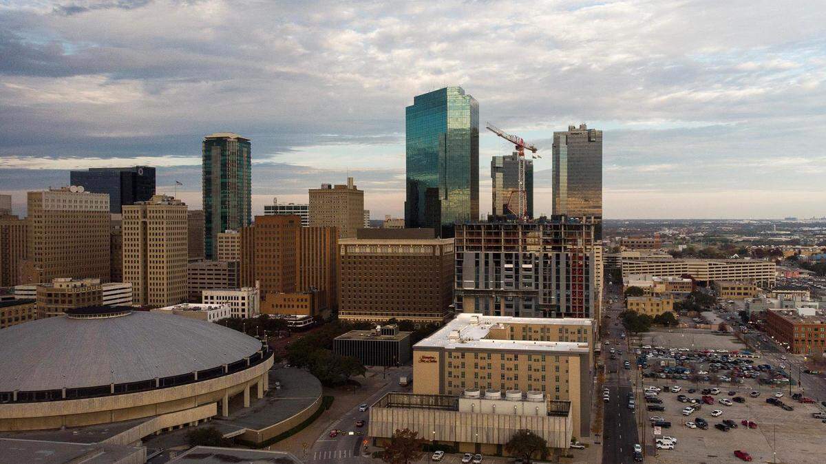 A crane can be seen atop what will be Deco 969, Fort Worth’s first new-build residential high-rise, on Tuesday, December 6, 2022. Deco 969 will have 27 stories of luxury apartments.