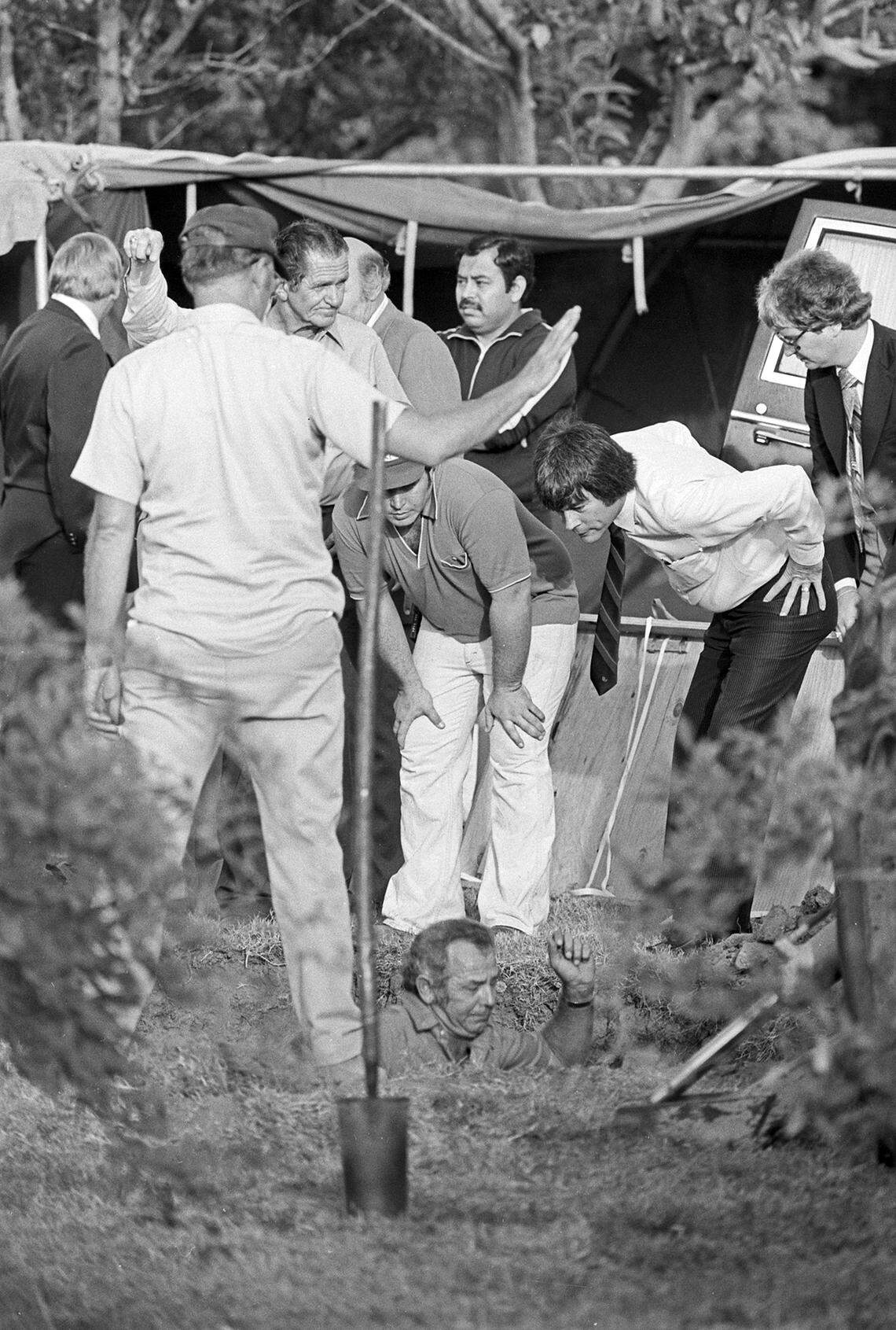 Oct. 4, 1981: Lee Harvey Oswald’s remains are exhumed at Rose Hill Memorial Park in Fort Worth.