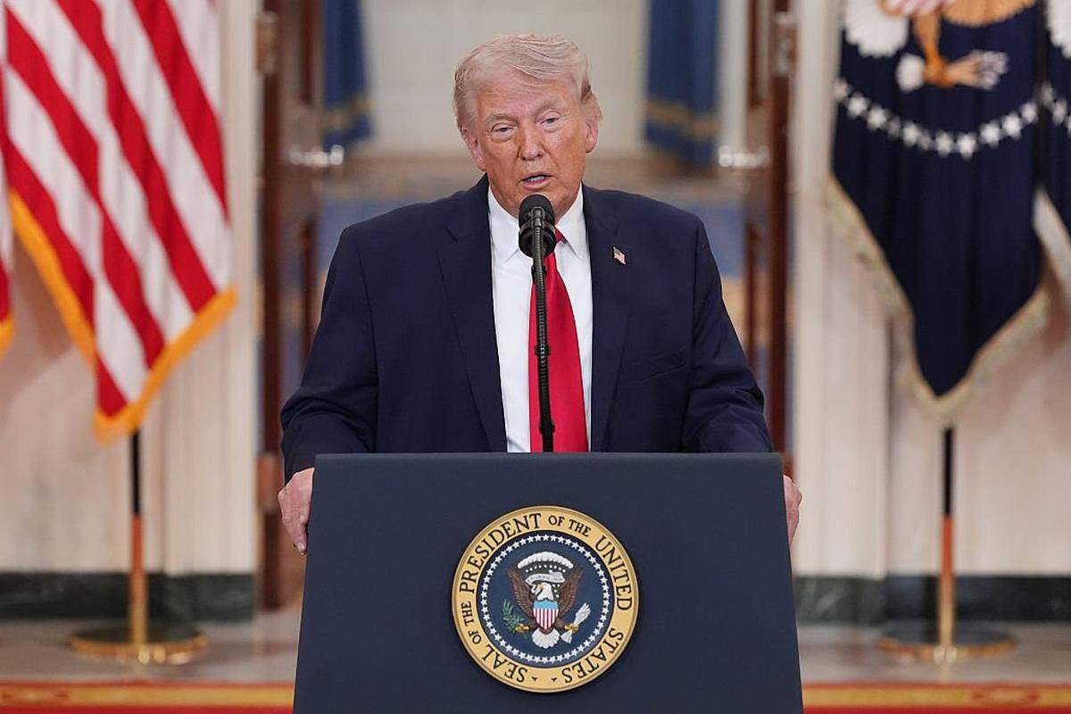 WASHINGTON, DC - APRIL 1: U.S. President Donald Trump speaks from the Cross Hall of the White House on April 1, 2026 in Washington, DC. Trump used the prime-time address to update the nation on the war in Iran. (Photo by Alex Brandon-Pool/Getty Images)