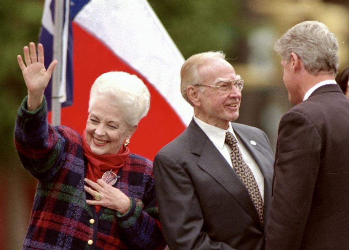 In 1996, former Gov. Ann Richards and U.S. Rep. Jim Wright welcomed President Bill Clinton to Sundance Square.