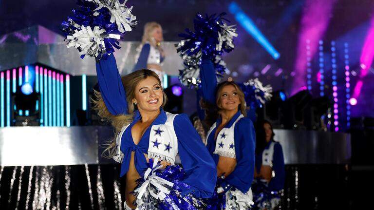 How much does it pay to be a Dallas Cowboys cheerleader?