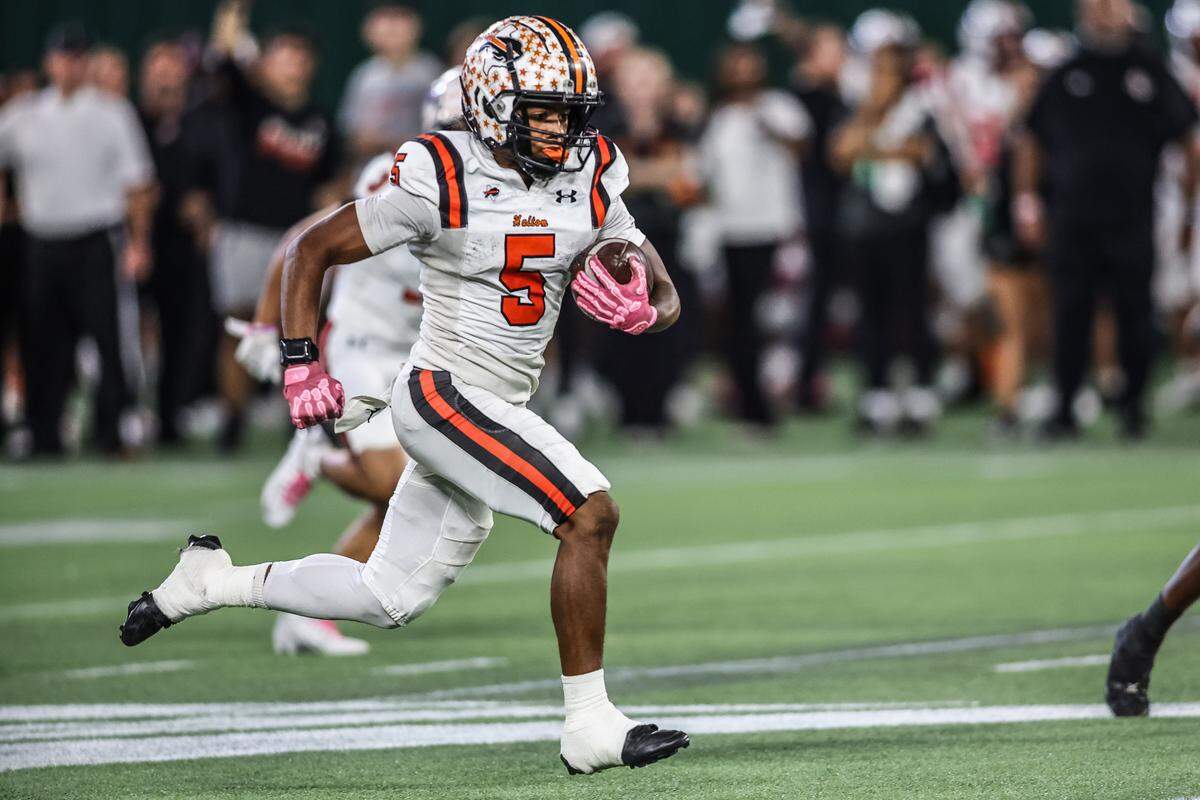 Haltom running back Vudrico Roberson (5) breaks loose for a long touchdown run against Arlington Bowie on Thursday, Oct. 23, 2025, at Choctaw Stadium in Arlington.