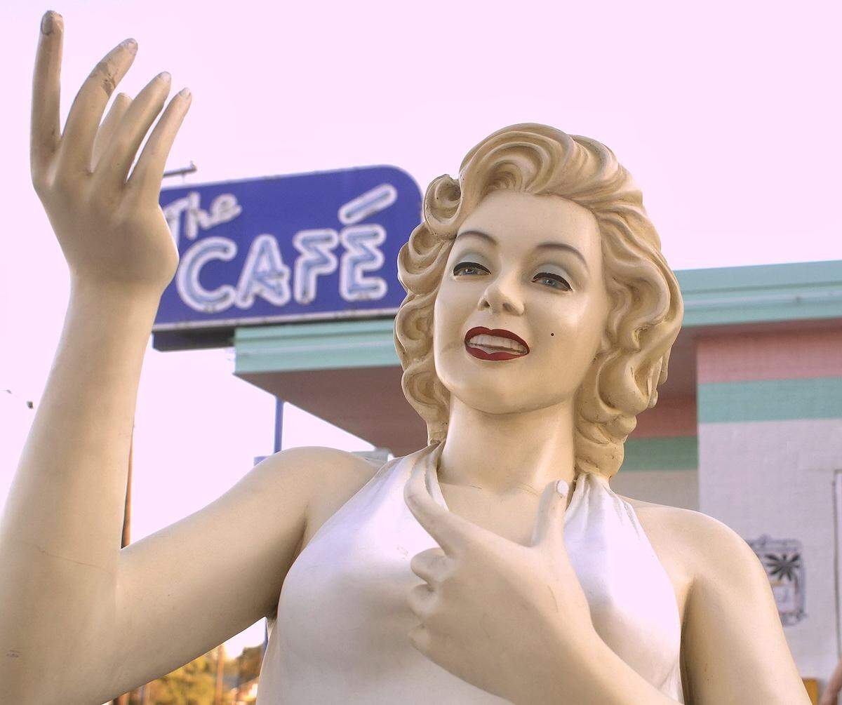 A Marilyn Monroe statue and another of a police officer are staying atop The Cafe in Haltom City, but the restaurant is changing to a Dickey’s Barbecue Pit with a larger menu and longer hours.