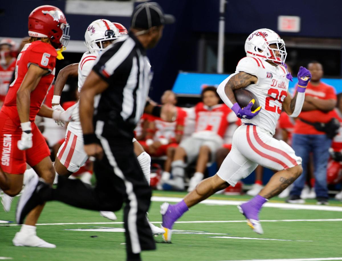 Duncanville running back Caden Durham takes it to the house during the first half of the UIL Conference 6A Division 1 state championship football game at AT&T Stadium in Arlington, Texas, Saturday, Dec. 16, 2023.