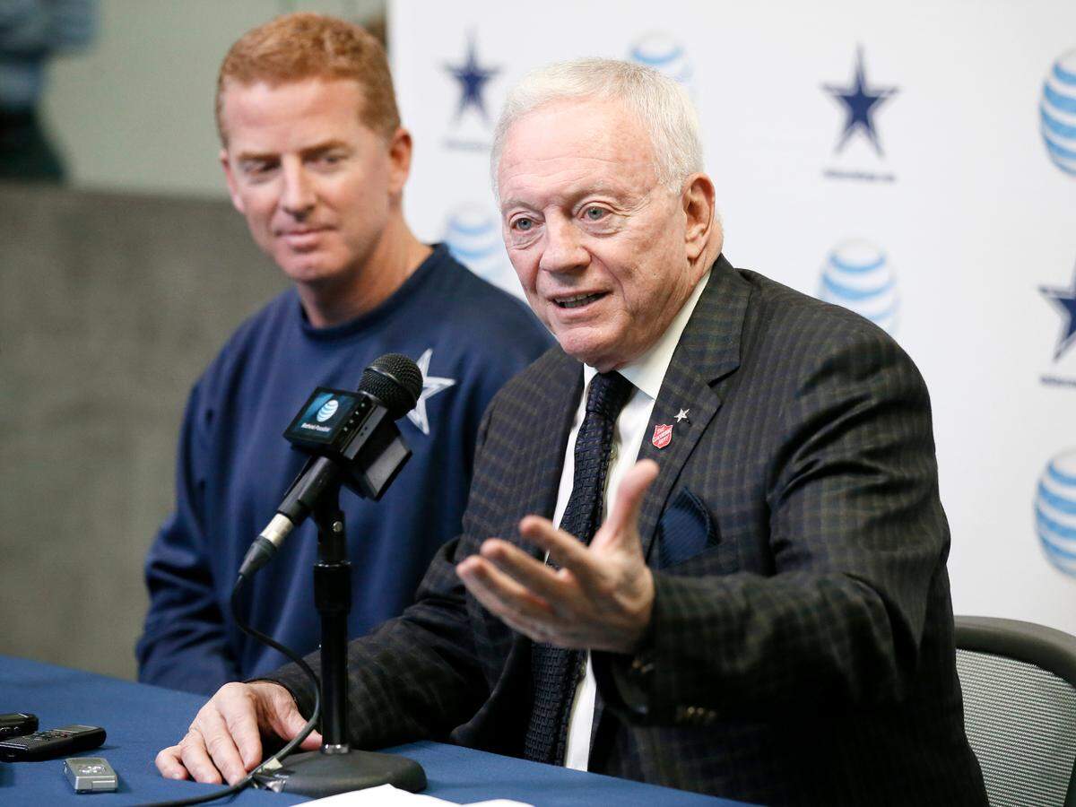 2015: Dallas Cowboys team owner Jerry Jones, front, responds to questions about head coach Jason Garrett’s, left, five year contract extension during a news conference.