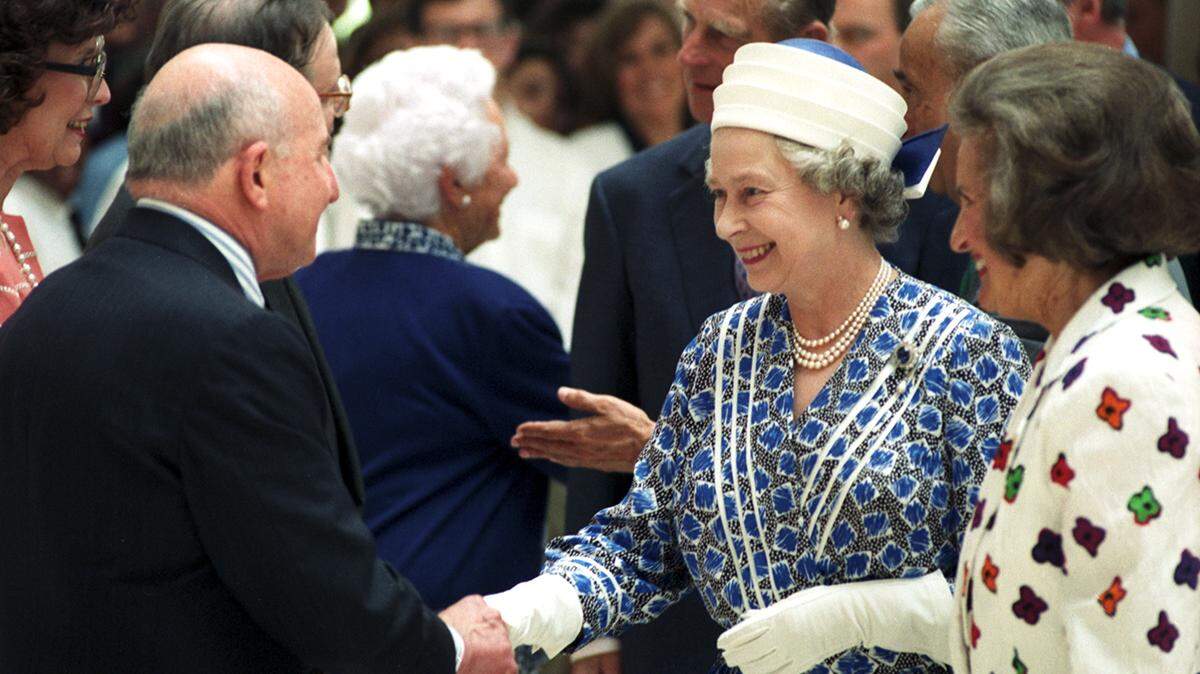 Queen Elizabeth greets people at the Morton H. Meyerson Symphony Center in Dallas.