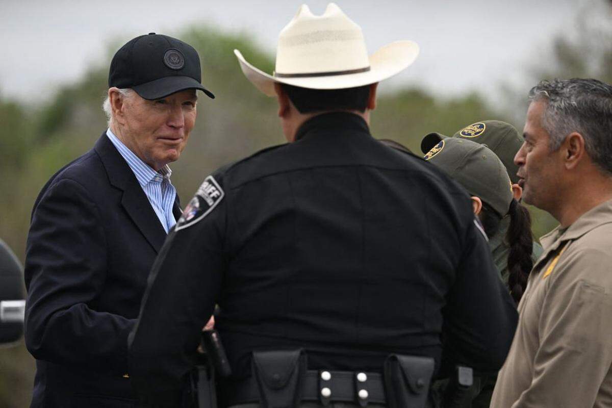 US President Joe Biden speaks with US Border Patrol agents as he visits the US-Mexico border in Brownsville, Texas, on February 29, 2024. (Photo by Jim WATSON / AFP) (Photo by JIM WATSON/AFP via Getty Images)