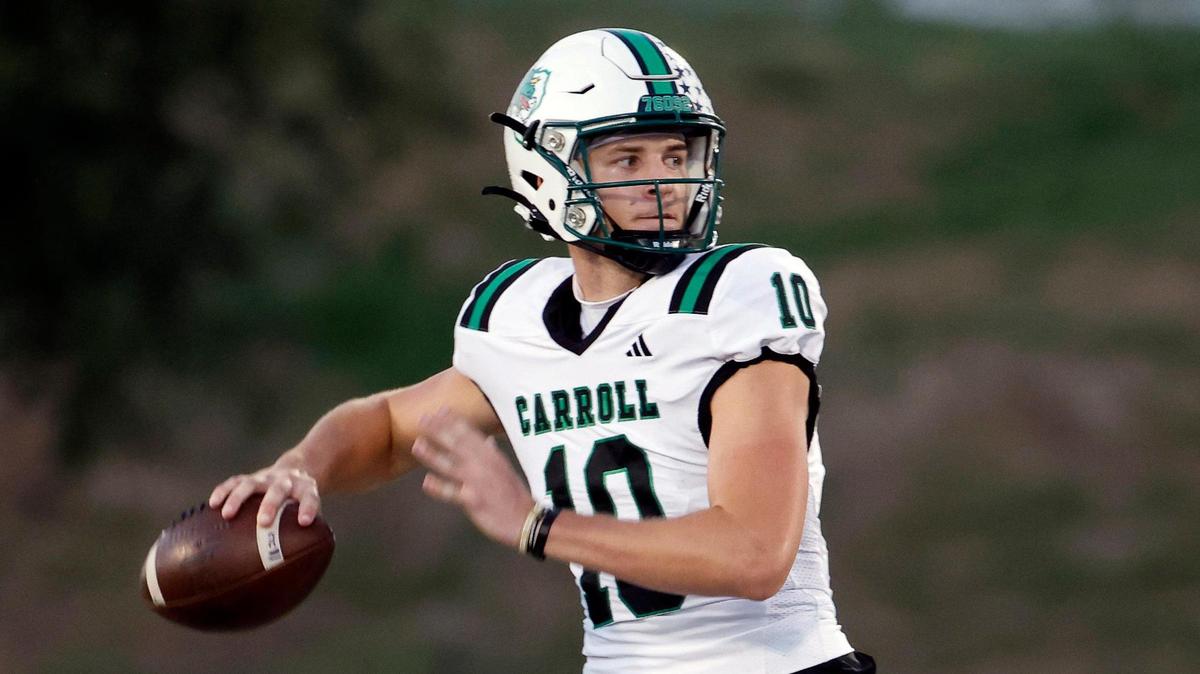 Carroll quarterback Graham Knowles (10) and the Southlake Carroll Dragons are at the top of the Fort Worth-area Class 6A rankings.