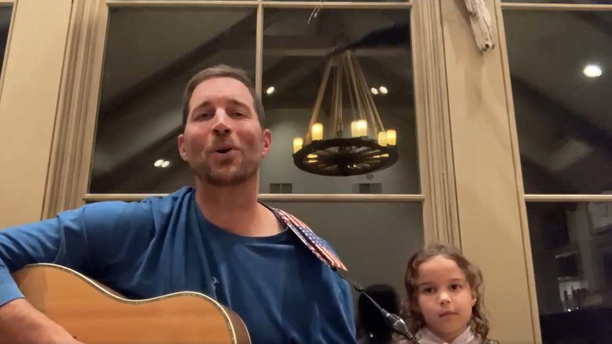 Cardinals fan favorite Wainwright channels his inner American Idol in order to express his thoughts on the lockout.