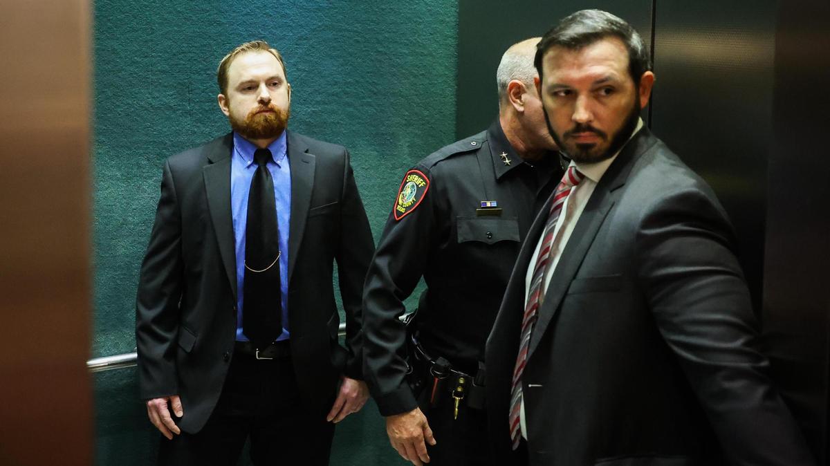 As murder trial opens, jurors to weigh Fort Worth police officer’s fear of woman’s gun