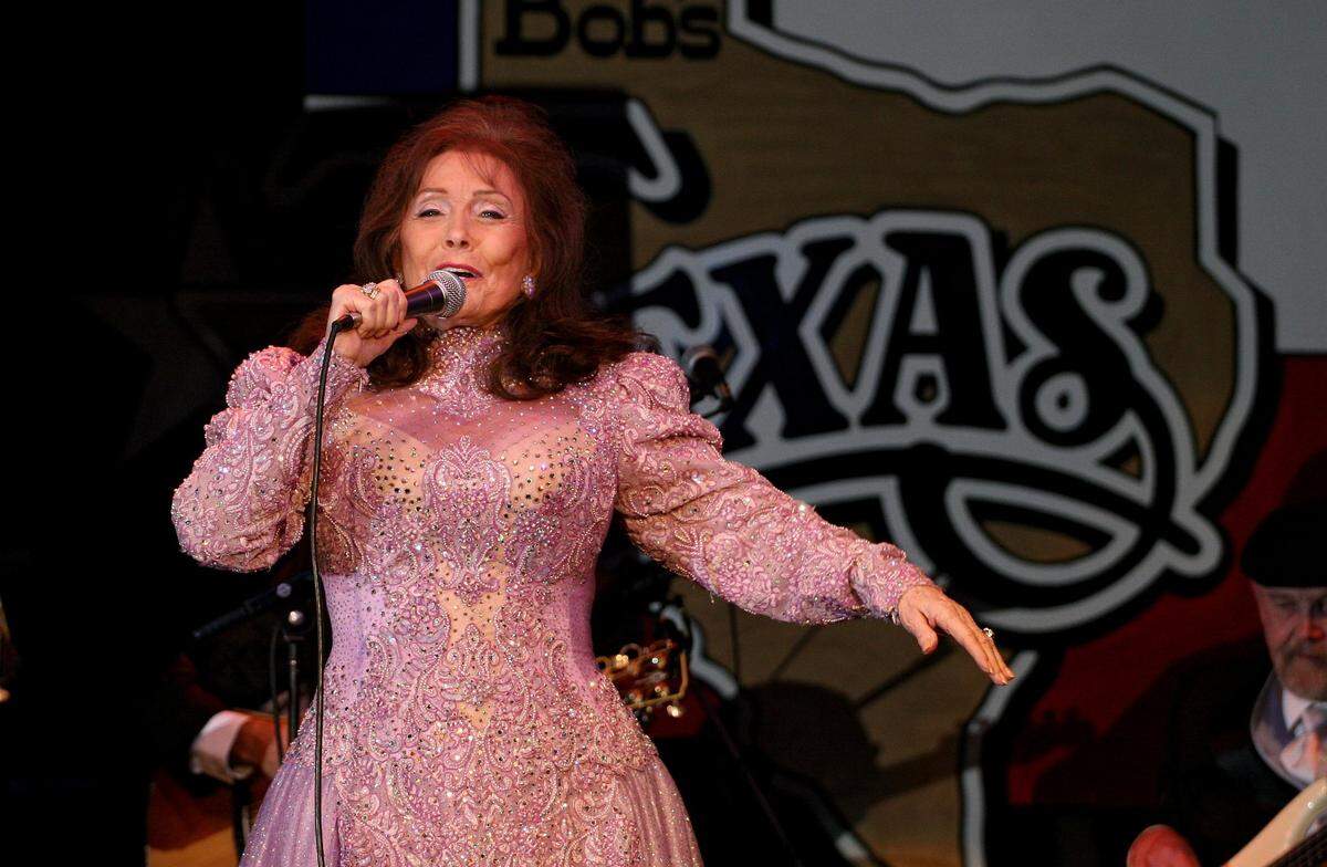 Nov. 23, 2008: Country legend Loretta Lynn performs at Billy Bob’s Texas