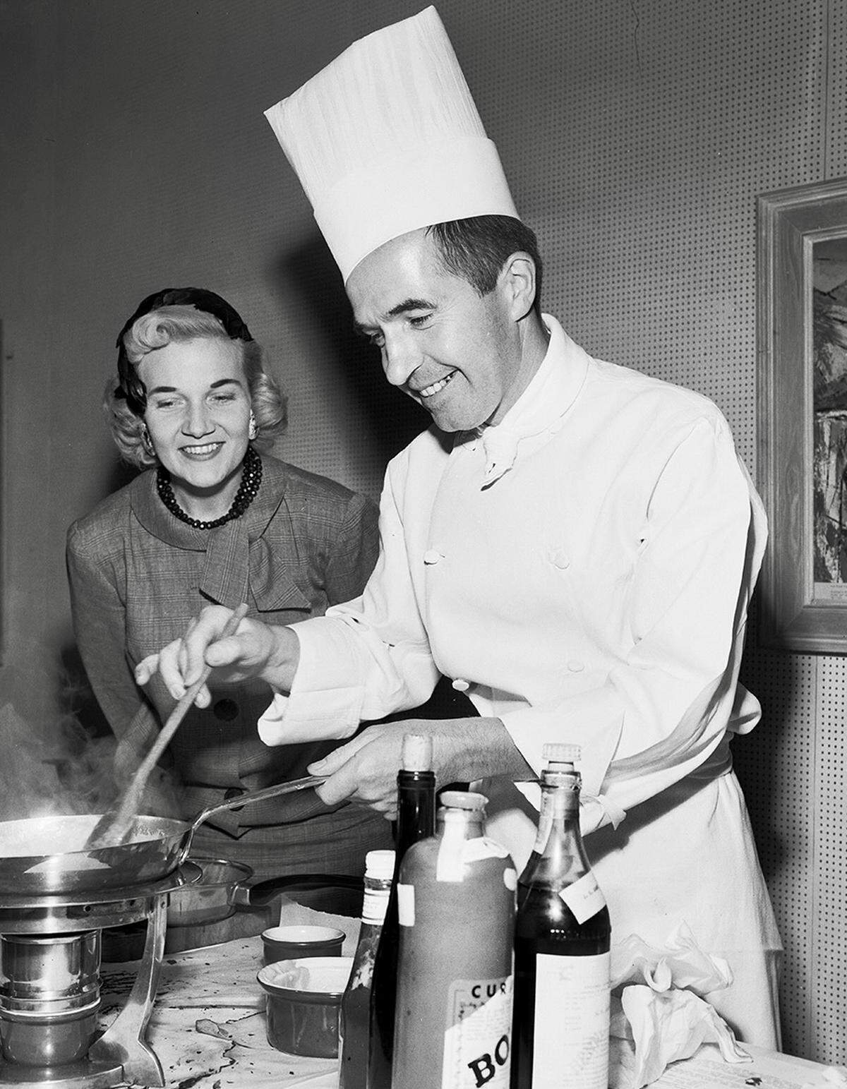 Joseph Sennhauser, Ridglea Country Club chef, demonstrating to Mrs. Ed Etier Jr. how to make crepes suzette Oct. 24, 1958.