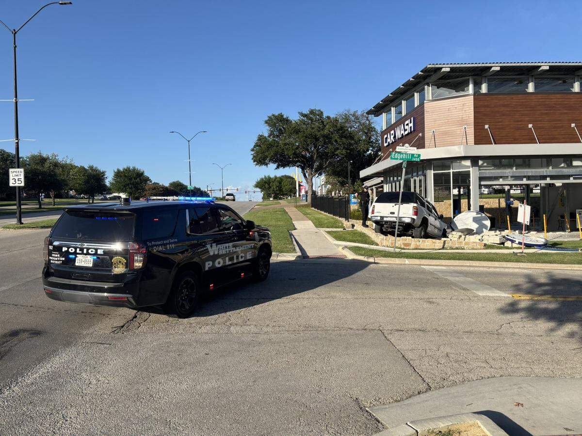 A driver lost control during a police chase and crashed into the corner of a car wash building in west Fort Worth, White Settlement police said.
