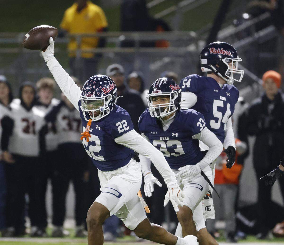Denton Ryan defensive back Kam Martin (22) comes up with an Aledo kick off fumble during the first half of a UIL Class 5A Division I Quarterfinal on Friday Dec. 05, 2025 at Northwest ISD Stadium in Fort Worth, Texas.