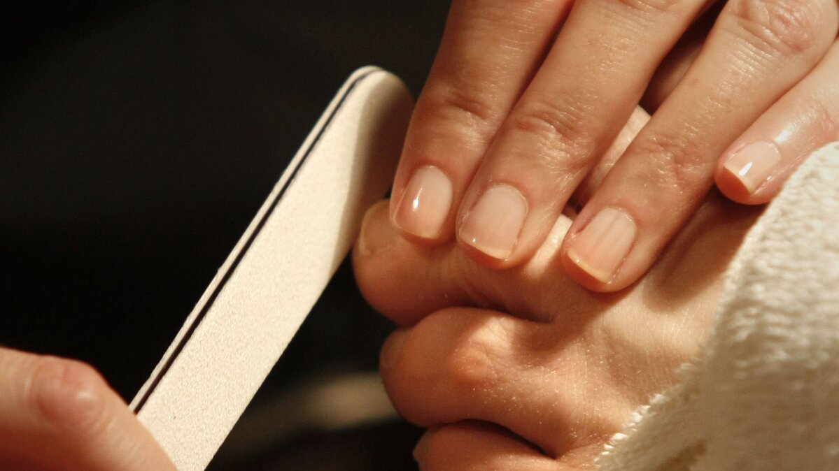 “When you enter a salon, take a moment to look around and determine if it is clean, free of trash and set up with clean tools,” reads a statement from the Department of Licensing and Regulation.