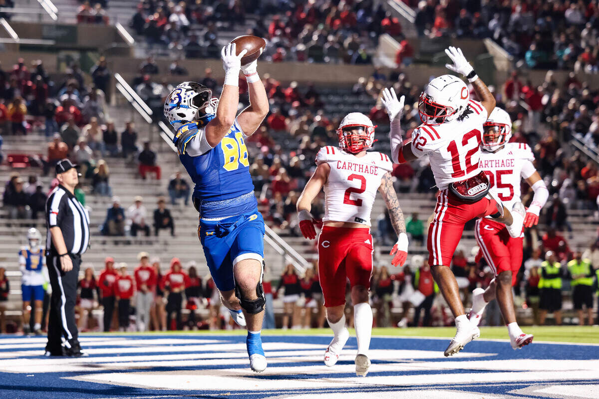 Brock tight end Davis Lee makes a catch in the end zone for a touchdown in a Class 4A Division II state semifinal against Carthage on Friday at Memorial Stadium in Mesquite.