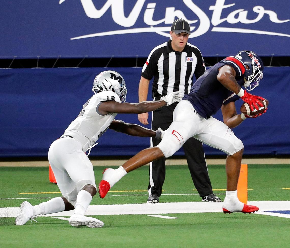 Martin linebacker Jonathon Okate (12) can not quite get to Denton Ryan wide receiver Ja’Tavion Sanders (1) before he crosses into the end zone during a high school football game at AT&T Stadium in Arlington, Texas, Friday, Sept. 25, 2020. Denton Ryan defeated Arlington Martin 47-24. (Special to the Star-Telegram Bob Booth)