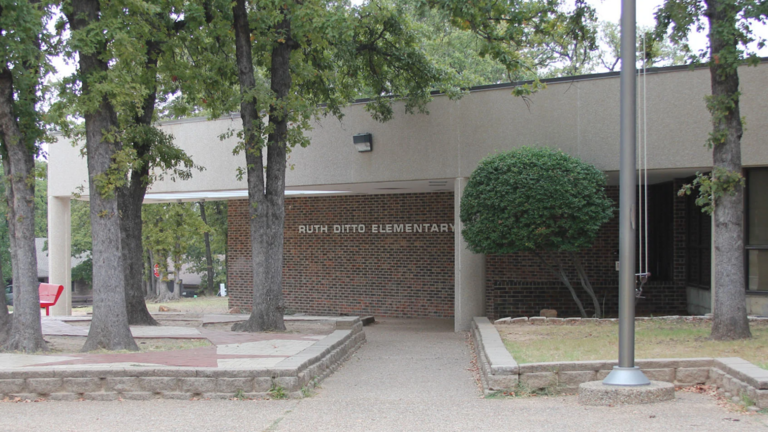 Three Arlington schools evacuated after bomb threats; all campuses cleared