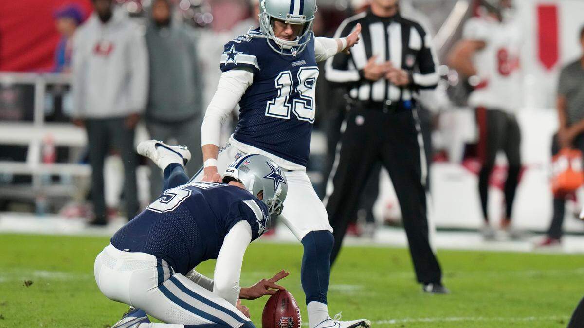 Kicker Brett Maher (19) missed four extra points against the Tampa Bay Buccaneers but the Cowboys will stick with him.