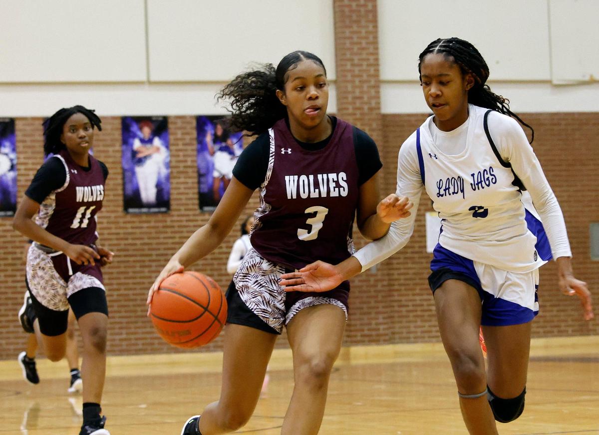 Timberview forward Faith McClellan (3) stays a step ahead of Summit shooting guard Aryn Williamson (2) in the second half of a high school basketball game at Summit High School in Mansfield, Texas, Tuesday, Jan, 30, 2024.