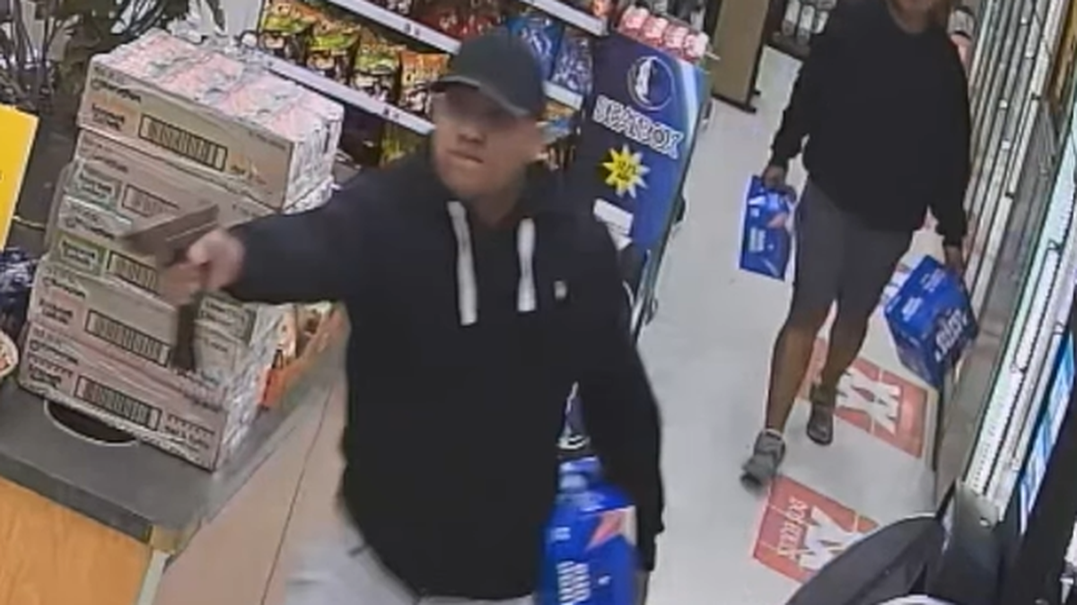Fort Worth police are asking for the public’s help identifying two suspects who were caught on camera robbing beer at gunpoint from a Shell gas station around 1:15 a.m. Tuesday.
