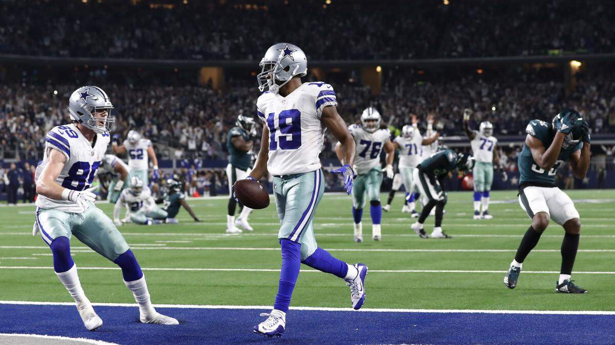 Dallas Cowboys wide receiver Amari Cooper (19) scores a 15-yard touchdown against the Philadelphia Eagles in overtime of an NFL football game, in Arlington, Texas, Sunday, Dec. 9, 2018. Dallas won 29-23. (AP Photo/Roger Steinman)