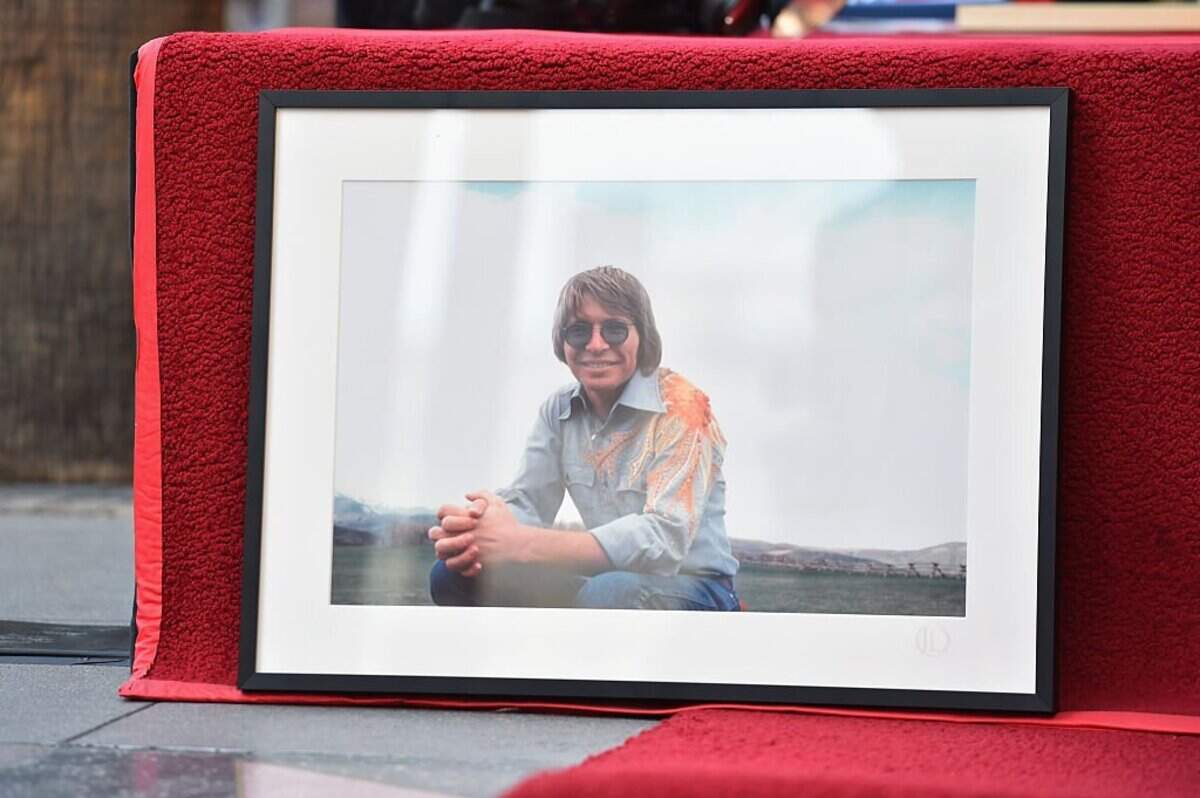 HOLLYWOOD, CA - OCTOBER 24: A general view of the atmosphere at the ceremony posthumosly honoring John Denver with the 2,531st star on the Hollywood Walk of Fame on October 24, 2014 in Hollywood, California. (Photo by Alberto E. Rodriguez/Getty Images)