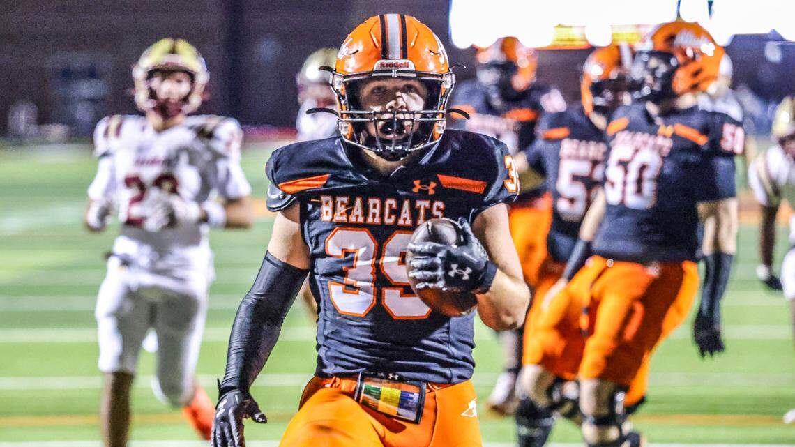 Brady Powell (39) runs for one of his touchdowns against Saginaw In Thursday’s 5A Division 1 bi-district playoff game at Tim Buchanan Stadium in Aledo. Special to the Star-Telegram / Tom Marvin Brady Powell (39) runs for one of his touchdowns against Saginaw In Thursday’s 5A Division 1 bi-district playoff game at Tim Buchanan Stadium in Aledo. Special to the Star-Telegram / Tom Marvin