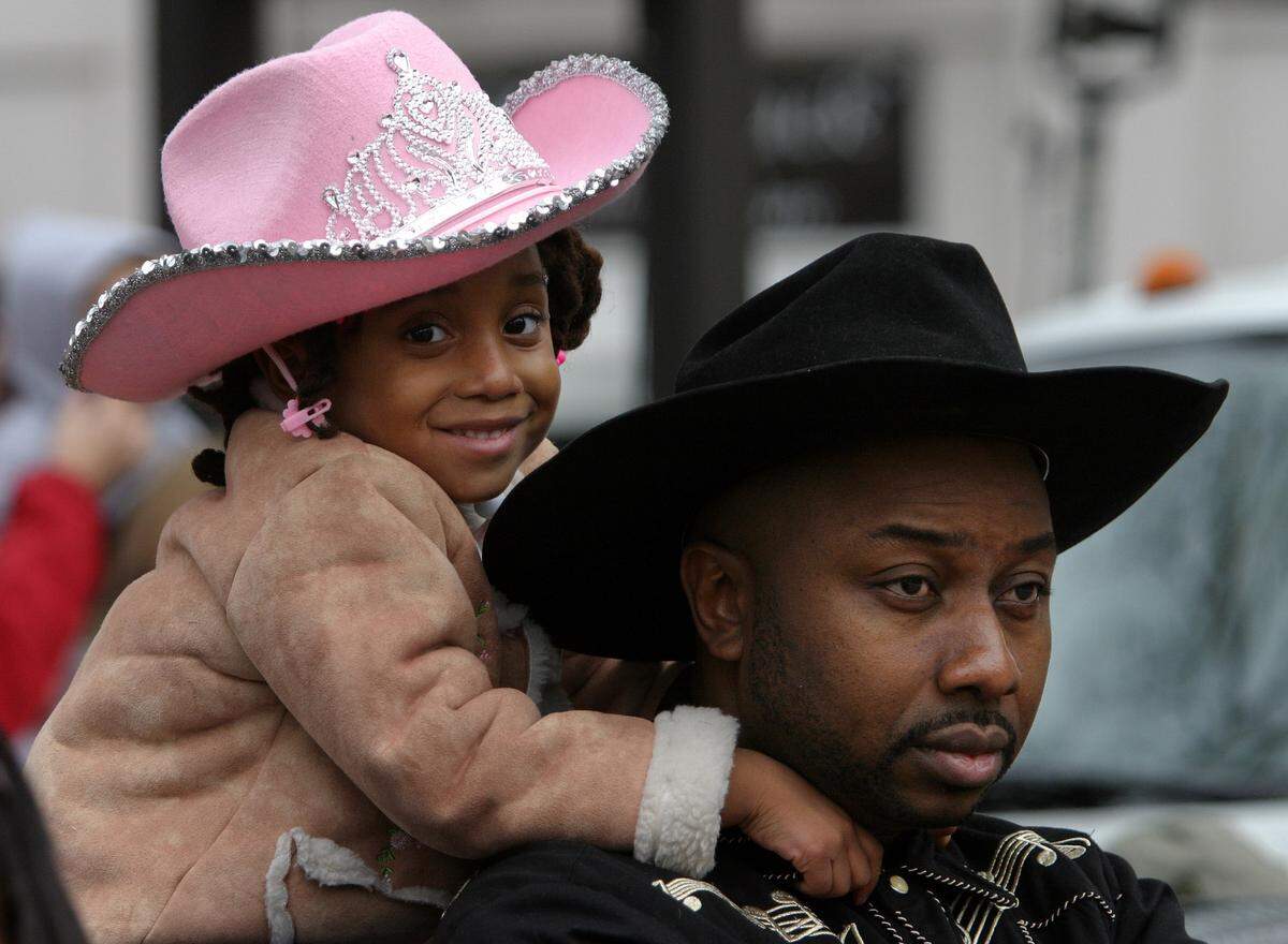 Jan. 12, 2008: Sydner Snipes, 3, waits with her father, Anthony Snipes, of Fort Worth, along Main Street in downtown for the Fort Worth Stock Show all-Western parade.